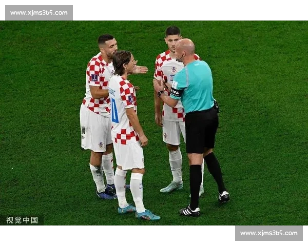 激情碰撞！苏格兰超级联赛裁判判罚引争议，球迷怒斥不公